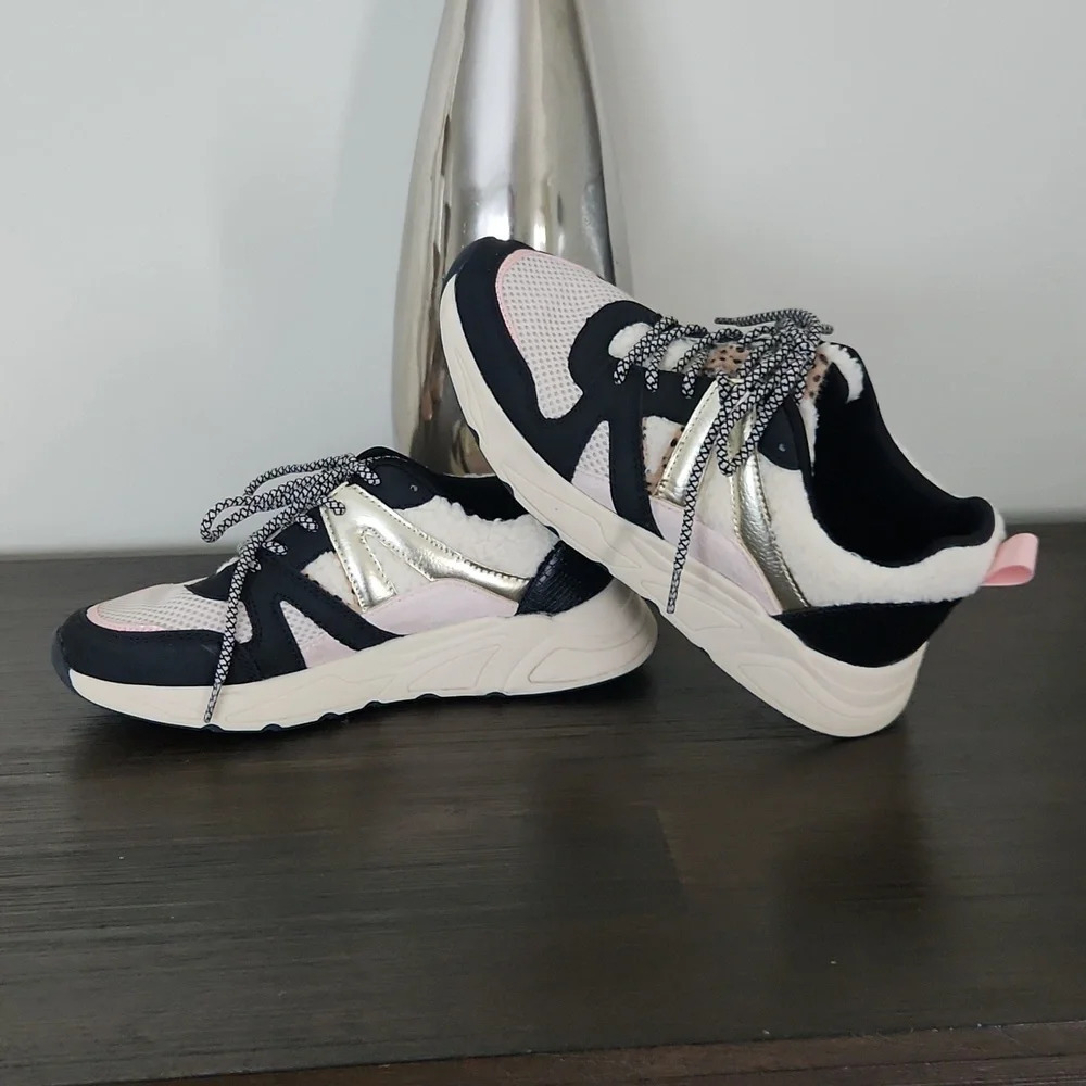 POSH by Poelman Lace and Faux Fur Sneakers women’s size 8 US